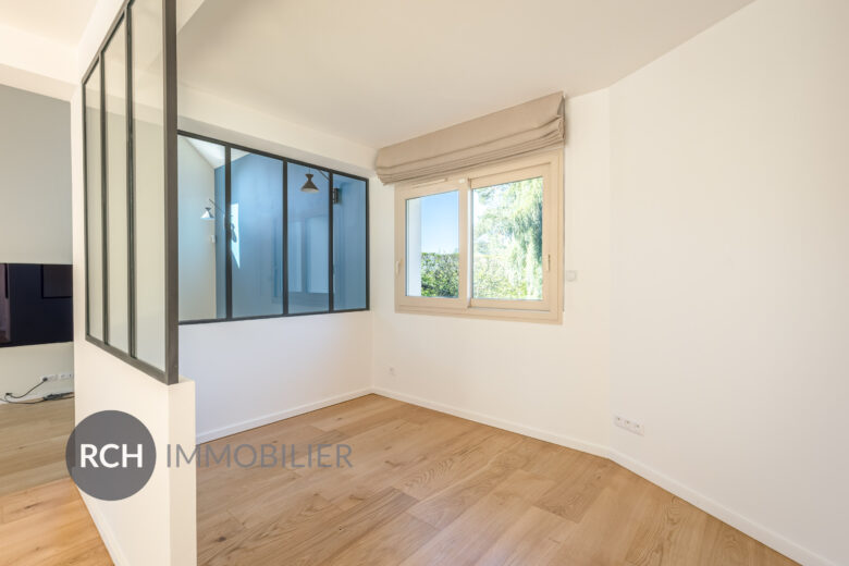 Photos du bien : Bazoches-sur-Guyonne – Maison familiale entièrement rénovée située au coeur de la nature