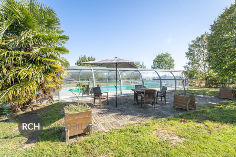 Photos du bien : Orgerus – Propriété d&rsquo;exception sans vis-à-vis avec piscine chauffée et grange