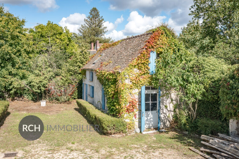 Photos du bien : Bazoches-sur-Guyonne – Belle propriété ancienne rénovée avec dépendances sur beau parc arboré