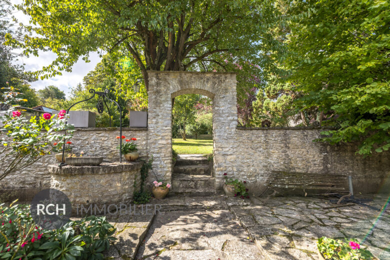 Photos du bien : Exclusivité – Berchères-sur-Vesgre – Maison ancienne avec dépendance sur beau terrain arboré