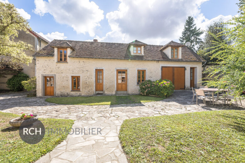 Photos du bien : Exclusivité – Berchères-sur-Vesgre – Maison ancienne avec dépendance sur beau terrain arboré