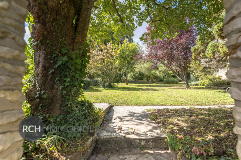 Photos du bien : Exclusivité – Berchères-sur-Vesgre – Maison ancienne avec dépendance sur beau terrain arboré