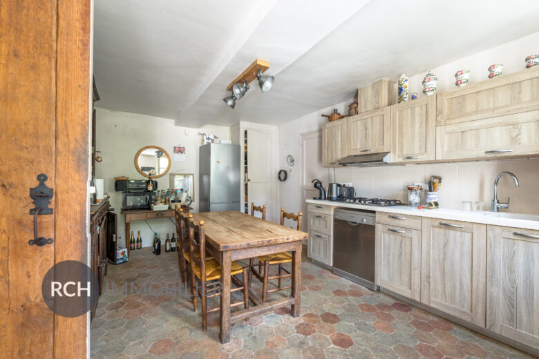 Photos du bien : Exclusivité – Berchères-sur-Vesgre – Maison ancienne avec dépendance sur beau terrain arboré