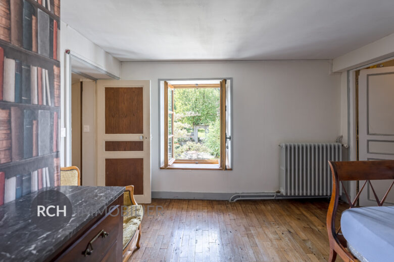 Photos du bien : Exclusivité – Berchères-sur-Vesgre – Maison ancienne avec dépendance sur beau terrain arboré