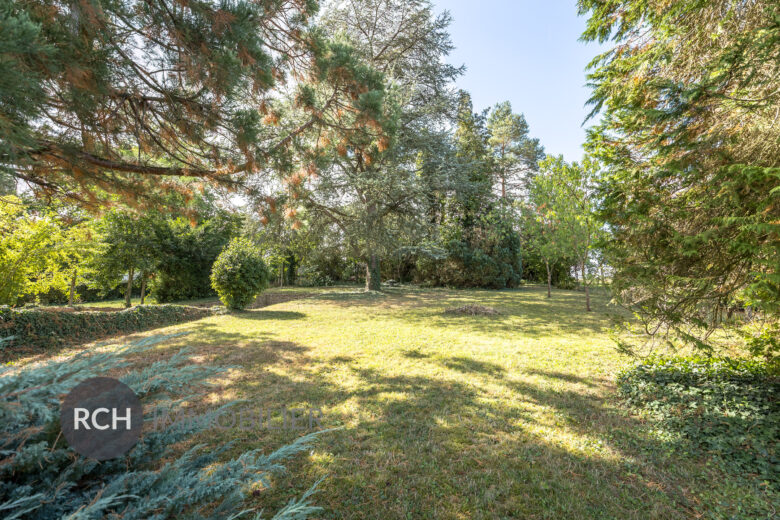 Photos du bien : Exclusivité – Berchères-sur-Vesgre – Maison ancienne avec dépendance sur beau terrain arboré