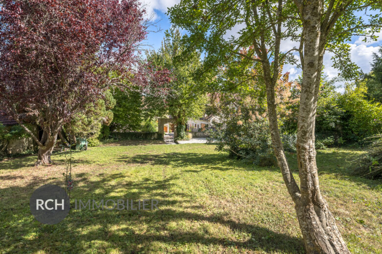 Photos du bien : Exclusivité – Berchères-sur-Vesgre – Maison ancienne avec dépendance sur beau terrain arboré