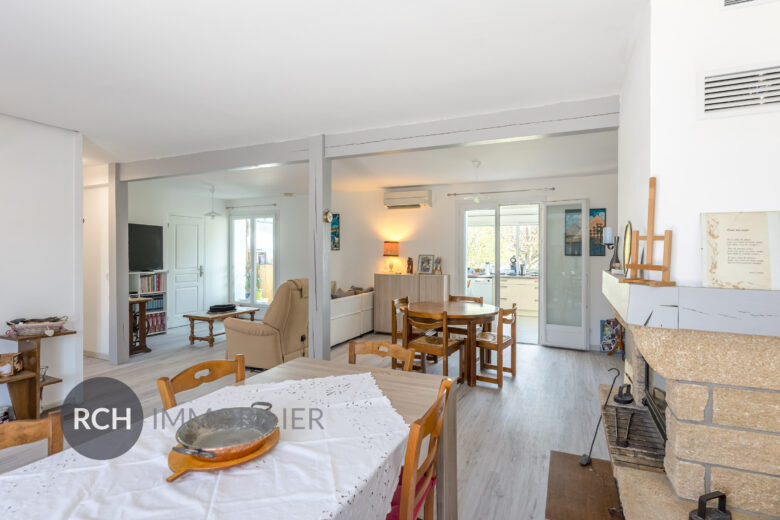 Photos du bien : Gambais – Maison familiale avec véranda et joli jardin