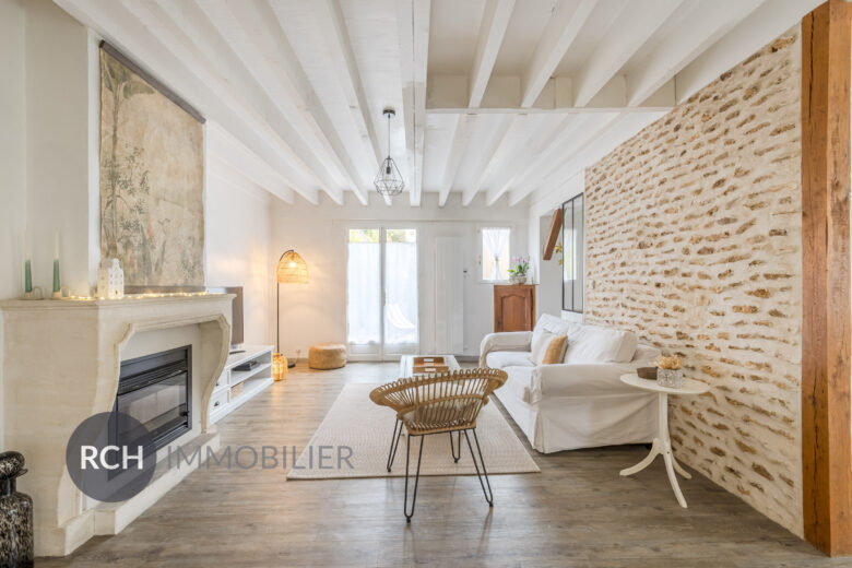 Photos du bien : Exclusivité – Gambais – Jolie maison ancienne rénovée avec jardin et cour