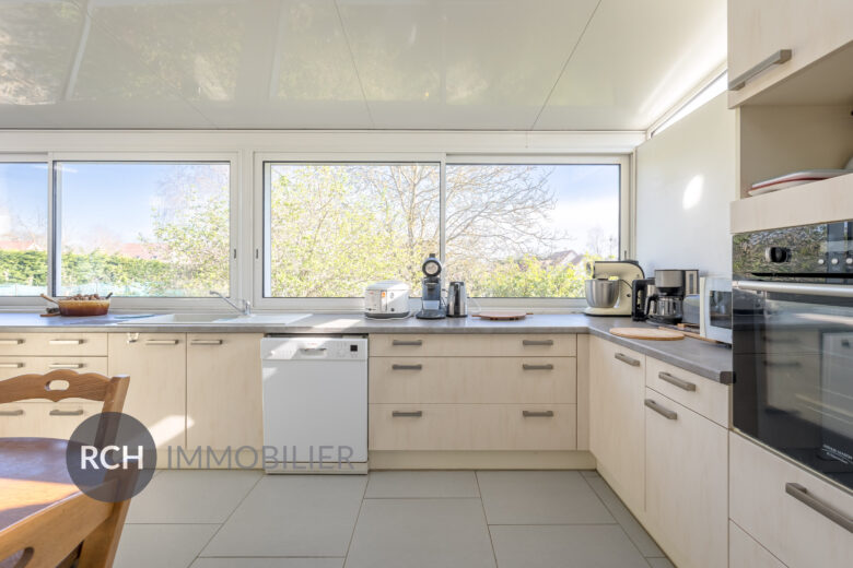 Photos du bien : Gambais – Maison familiale avec véranda et joli jardin