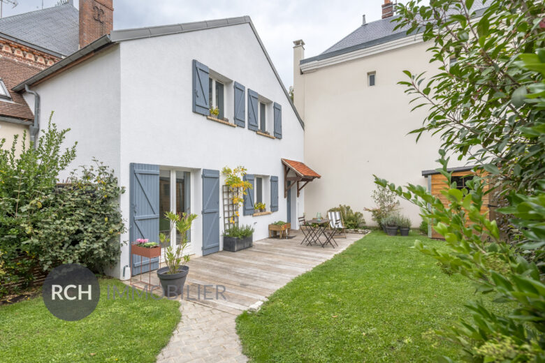 Photos du bien : Exclusivité – Gambais – Jolie maison ancienne rénovée avec jardin et cour