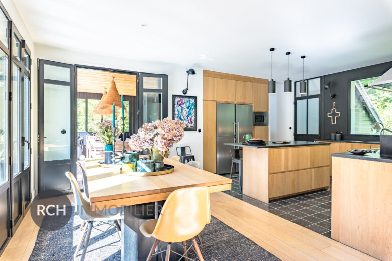 Photos du bien : Aux portes de Montfort l’Amaury – Propriété contemporaine au style unique pensée pour la famille