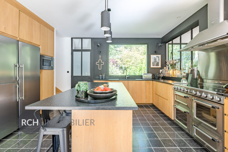 Photos du bien : Aux portes de Montfort l’Amaury – Propriété contemporaine au style unique pensée pour la famille