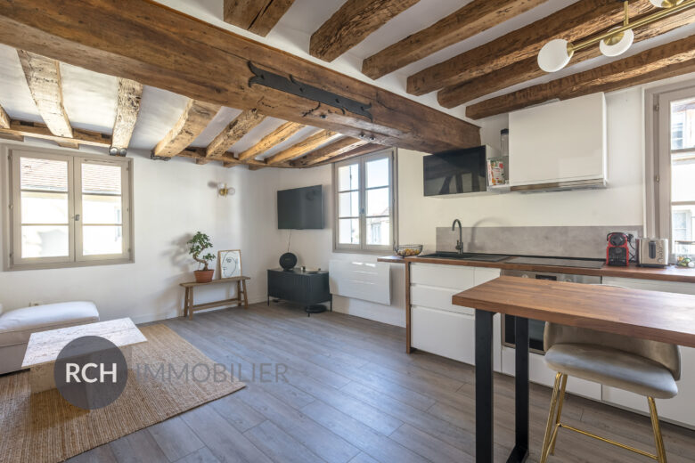 Photos du bien : Exclusivité –  Appartement rénové avec cachet au coeur de Houdan