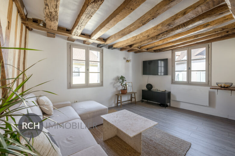 Photos du bien : Exclusivité –  Appartement rénové avec cachet au coeur de Houdan