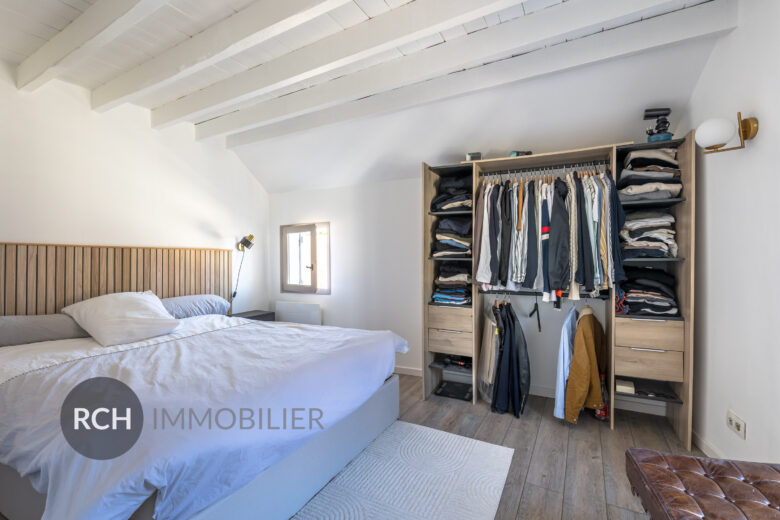 Photos du bien : Exclusivité –  Appartement rénové avec cachet au coeur de Houdan