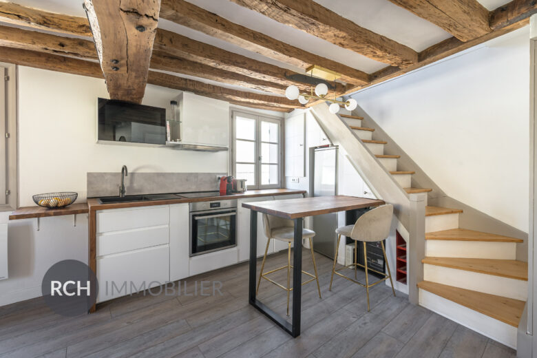 Photos du bien : Exclusivité –  Appartement rénové avec cachet au coeur de Houdan