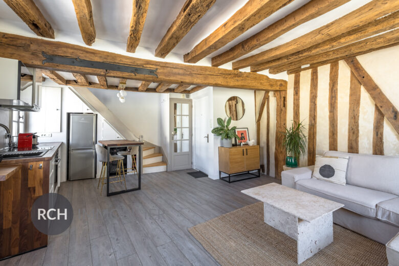 Photos du bien : Exclusivité –  Appartement rénové avec cachet au coeur de Houdan
