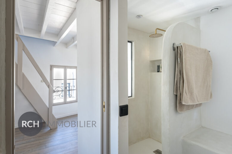 Photos du bien : Exclusivité –  Appartement rénové avec cachet au coeur de Houdan