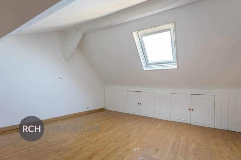 Photos du bien : Exclusivité –  Appartement rénové avec cachet au coeur de Houdan