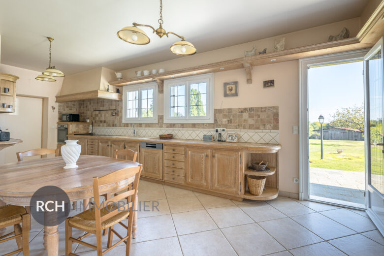 Photos du bien : Orgerus – Propriété d&rsquo;exception sans vis-à-vis avec piscine chauffée et grange