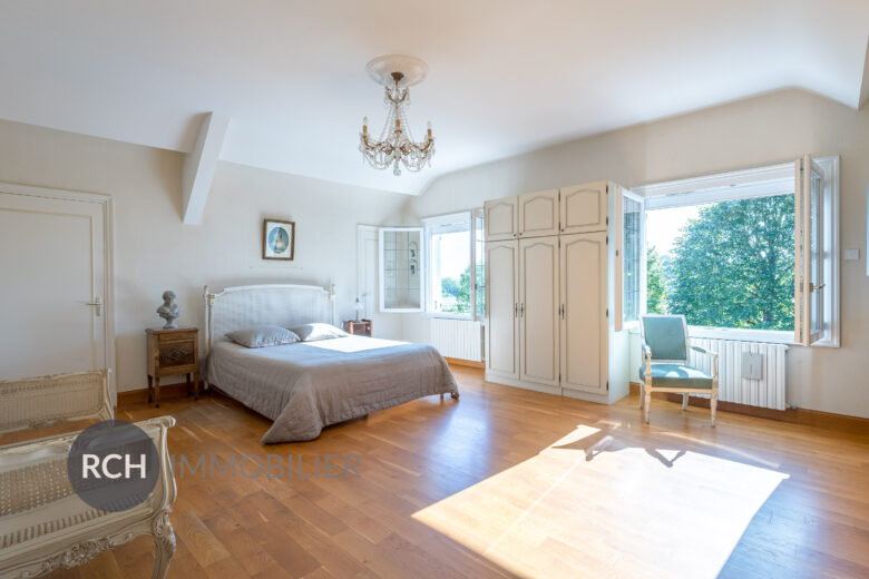 Photos du bien : Orgerus – Propriété d&rsquo;exception sans vis-à-vis avec piscine chauffée et grange