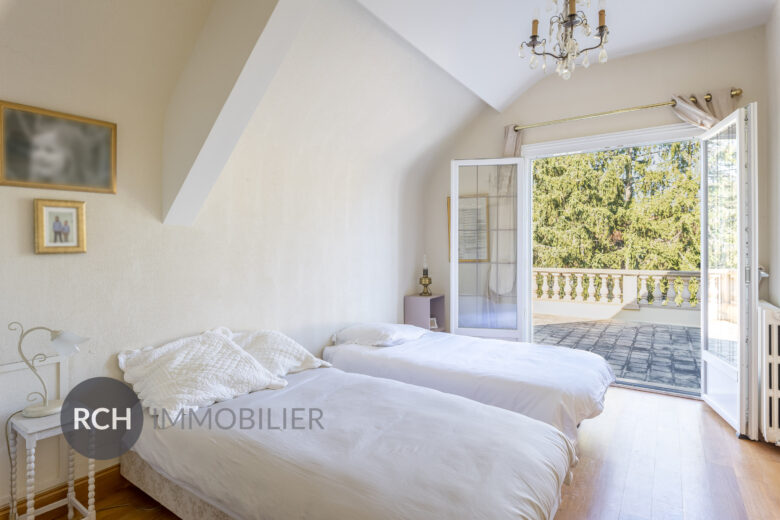 Photos du bien : Orgerus – Propriété d&rsquo;exception sans vis-à-vis avec piscine chauffée et grange