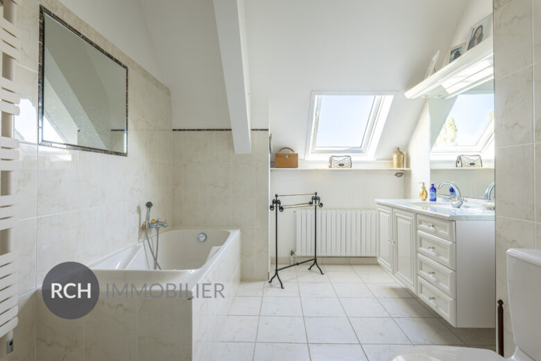 Photos du bien : Orgerus – Propriété d&rsquo;exception sans vis-à-vis avec piscine chauffée et grange