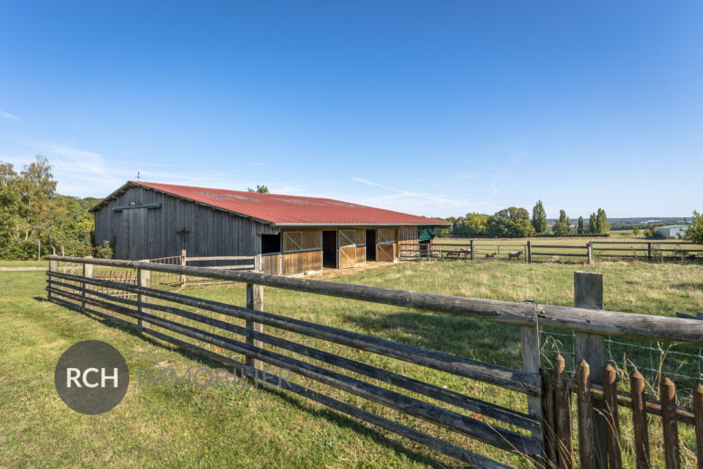 Photos du bien : Orgerus – Propriété d&rsquo;exception sans vis-à-vis avec piscine chauffée et grange