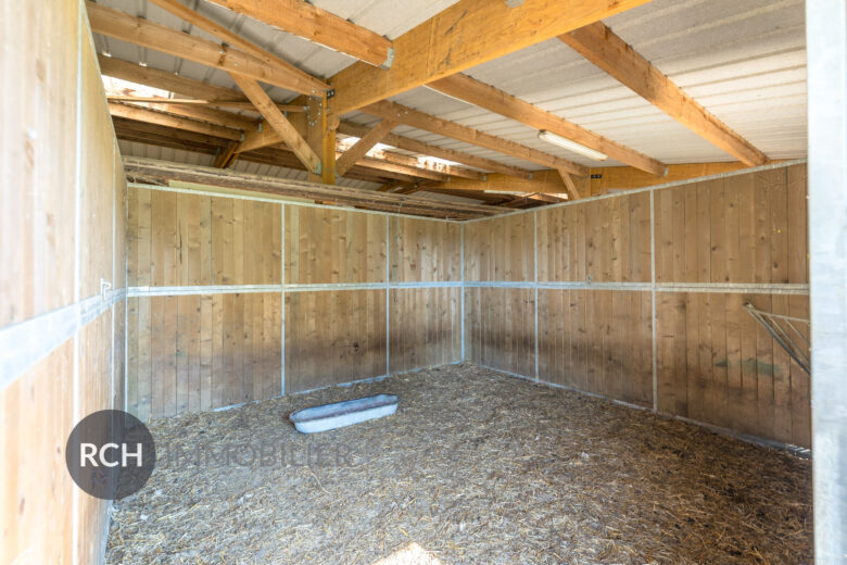 Photos du bien : Orgerus – Propriété d’exception sans vis-à-vis avec piscine chauffée et grange