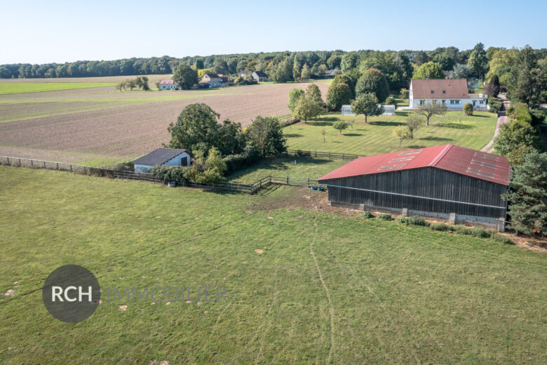 Photos du bien : Orgerus – Propriété d&rsquo;exception sans vis-à-vis avec piscine chauffée et grange
