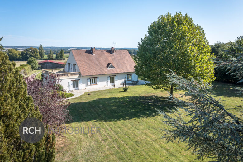 Photos du bien : Orgerus – Propriété d&rsquo;exception sans vis-à-vis avec piscine chauffée et grange