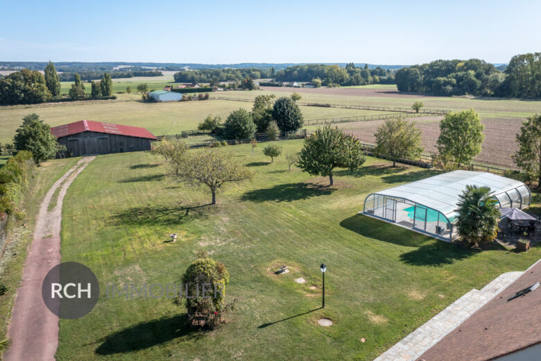Photos du bien : Orgerus – Propriété d&rsquo;exception sans vis-à-vis avec piscine chauffée et grange