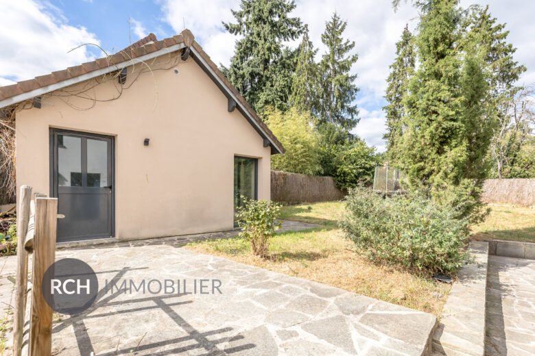 Photos du bien : Exclusivité – Saint-Léger-en-Yvelines – Maison contemporaine familiale située au coeur du village avec commerces à pied