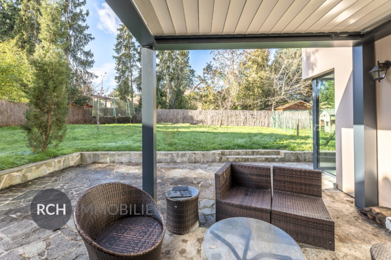 Photos du bien : Saint-Léger-en-Yvelines – Maison contemporaine familiale située au coeur du village avec commerces à pied