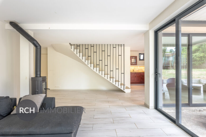 Photos du bien : Exclusivité – Saint-Léger-en-Yvelines – Maison contemporaine familiale située au coeur du village avec commerces à pied