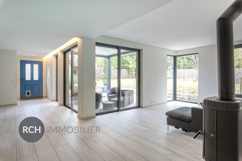 Photos du bien : Exclusivité – Saint-Léger-en-Yvelines – Maison contemporaine familiale située au coeur du village avec commerces à pied