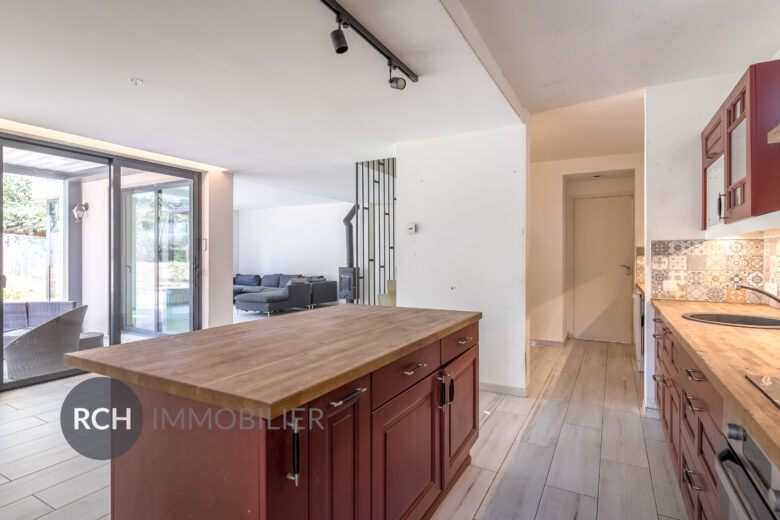 Photos du bien : Exclusivité – Saint-Léger-en-Yvelines – Maison contemporaine familiale située au coeur du village avec commerces à pied