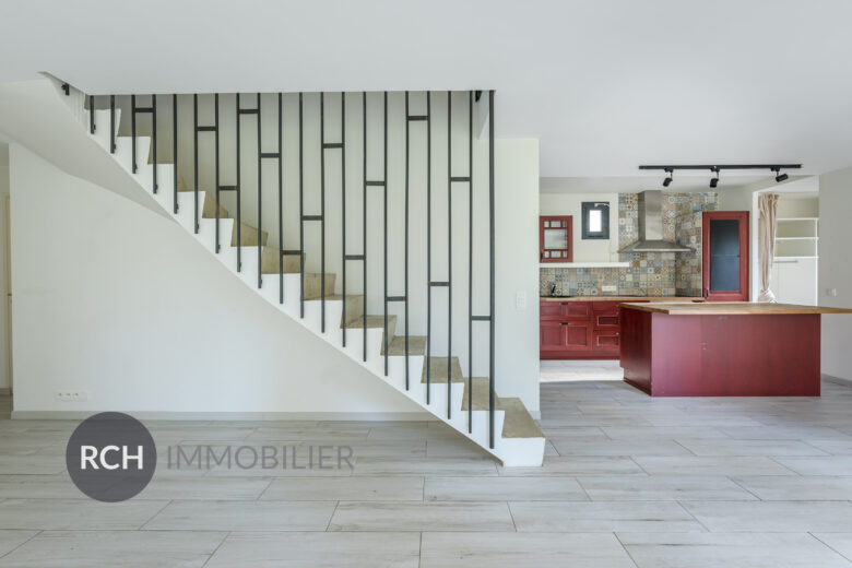 Photos du bien : Saint-Léger-en-Yvelines – Maison contemporaine familiale située au coeur du village avec commerces à pied