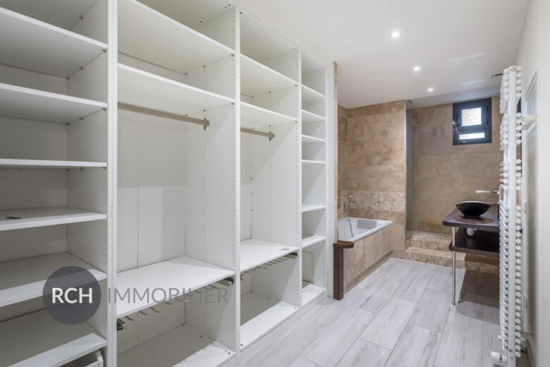 Photos du bien : Exclusivité – Saint-Léger-en-Yvelines – Maison contemporaine familiale située au coeur du village avec commerces à pied