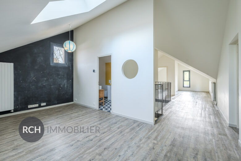 Photos du bien : Saint-Léger-en-Yvelines – Maison contemporaine familiale située au coeur du village avec commerces à pied