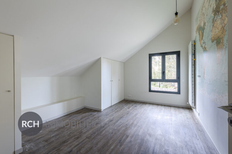 Photos du bien : Saint-Léger-en-Yvelines – Maison contemporaine familiale située au coeur du village avec commerces à pied