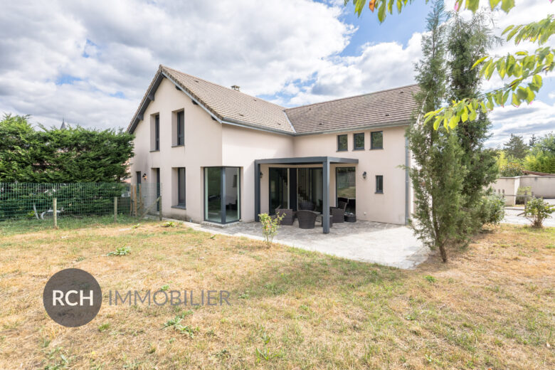 Photos du bien : Exclusivité – Saint-Léger-en-Yvelines – Maison contemporaine familiale située au coeur du village avec commerces à pied