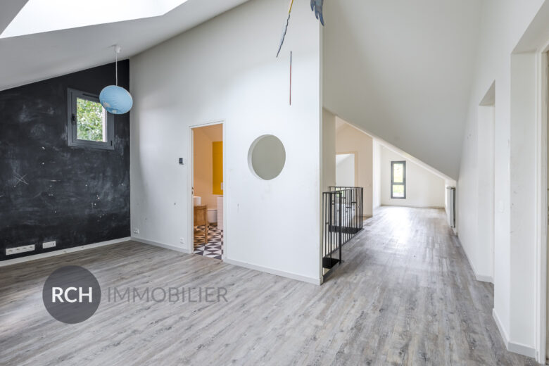 Photos du bien : Exclusivité – Saint-Léger-en-Yvelines – Maison contemporaine familiale située au coeur du village avec commerces à pied