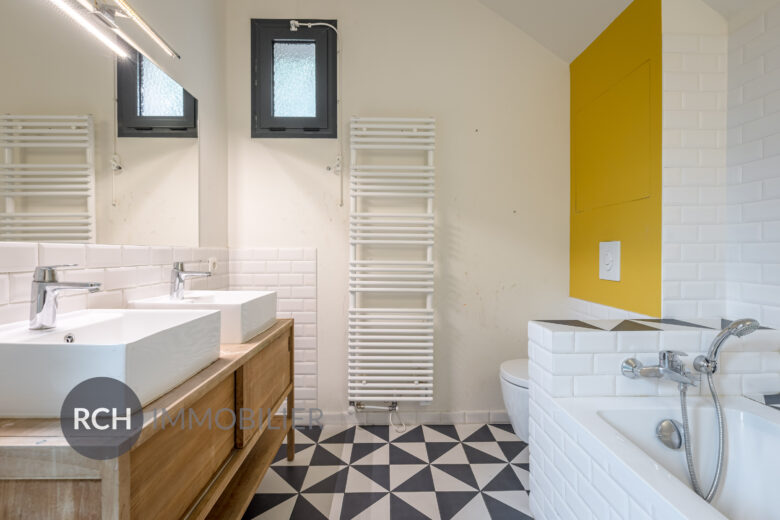 Photos du bien : Exclusivité – Saint-Léger-en-Yvelines – Maison contemporaine familiale située au coeur du village avec commerces à pied