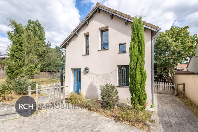 Photos du bien : Exclusivité – Saint-Léger-en-Yvelines – Maison contemporaine familiale située au coeur du village avec commerces à pied
