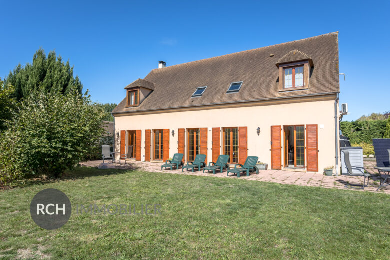 Photos du bien : Béhoust – Maison familiale sur joli terrain arboré entièrement clos
