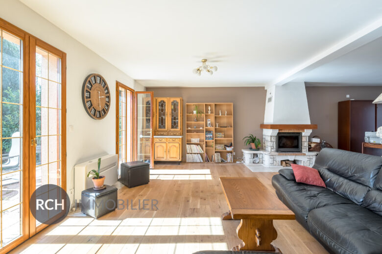 Photos du bien : Béhoust – Maison familiale sur joli terrain arboré entièrement clos