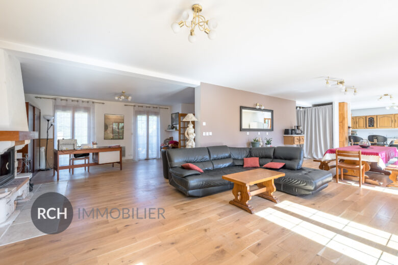 Photos du bien : Béhoust – Maison familiale sur joli terrain arboré entièrement clos