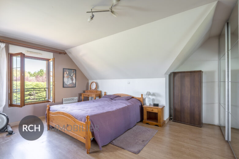 Photos du bien : Béhoust – Maison familiale sur joli terrain arboré entièrement clos