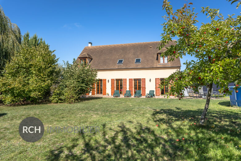 Photos du bien : Béhoust – Maison familiale sur joli terrain arboré entièrement clos
